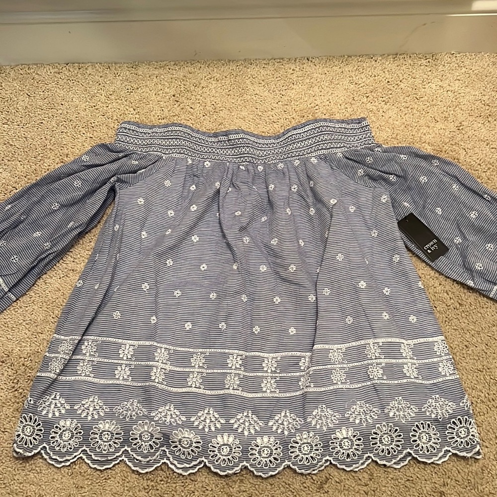NWT Crown & Ivy Off Shoulder Eyelet Trimmed Blouse Size Medium